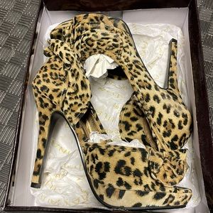 Liliana leopard print heels